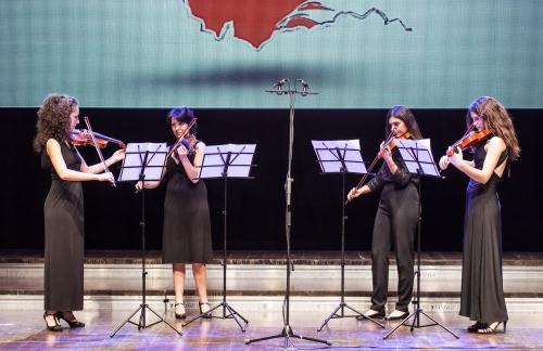 Momento musicale. Il quartetto di violini composto da Alessia Bertolami, Greta Minelli, Flavia Simonetti e Caroline Voyat