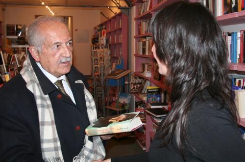 L'incontro con un lettore negli spazi della libreria Minerva di Aosta