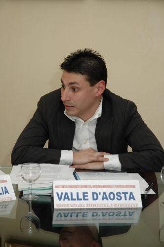 Il Consigliere segretario del Consiglio Valle Laurent Viérin, delegato dal Presidente Ego Perron