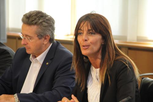 Il Sindaco di Valtournenche, Deborah Camaschella, accanto al Presidente del Consiglio Marco Viérin