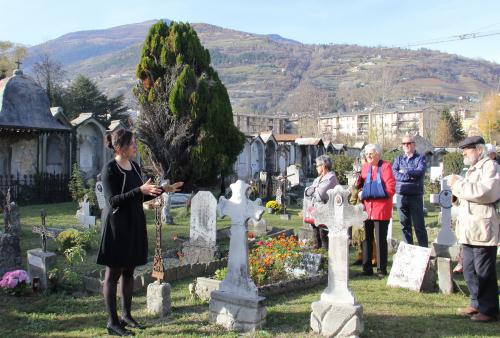 La visita al cimitero con il commento di Daniela Bernini