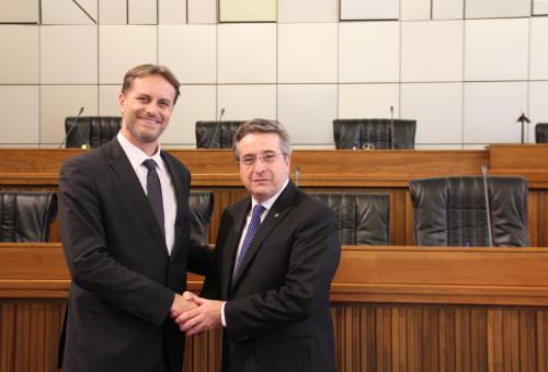 Il Presidenete del Consiglio, Marco Viérin, insieme a Olivier Brochet, Console di Francia a Milnao dal 27 agosto 2014