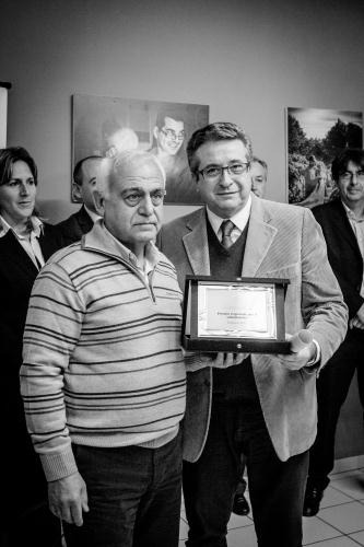 La consegna del Premio ad Attilio Antonio Perrone, Presidente dell'Associazione di Agricoltura biologica e biodinamica Valle d'Aosta