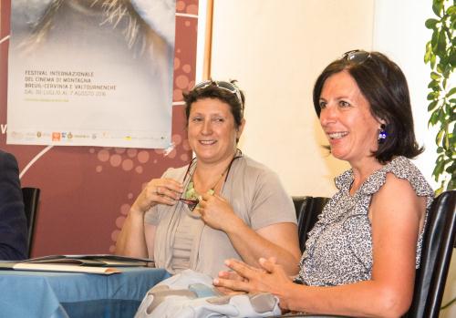 Luisa Montrosset (a sinistra), direttore artistico del festival, e Stefania Riccardi, Coordinatrice del Dipartimento turismo, sport e commercio dell'Assessorato regionale al turismo