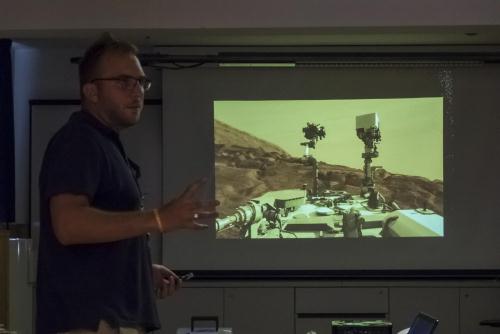 Laboratorio per imparare a controllare e guidare un modello di rover marziano, a cura della Sezione Italiana della British Interplanetary Society (BIS-Italia). Foto: Paolo Ciambi