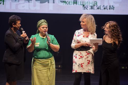 La premiazione della brasiliana Regina Tchelly De Araujo Freitas, scappata dalla fame e adesso in grado di dare da mangiare a tutta la favela con una cucina alternativa che ricicla i rifiuti alimentari