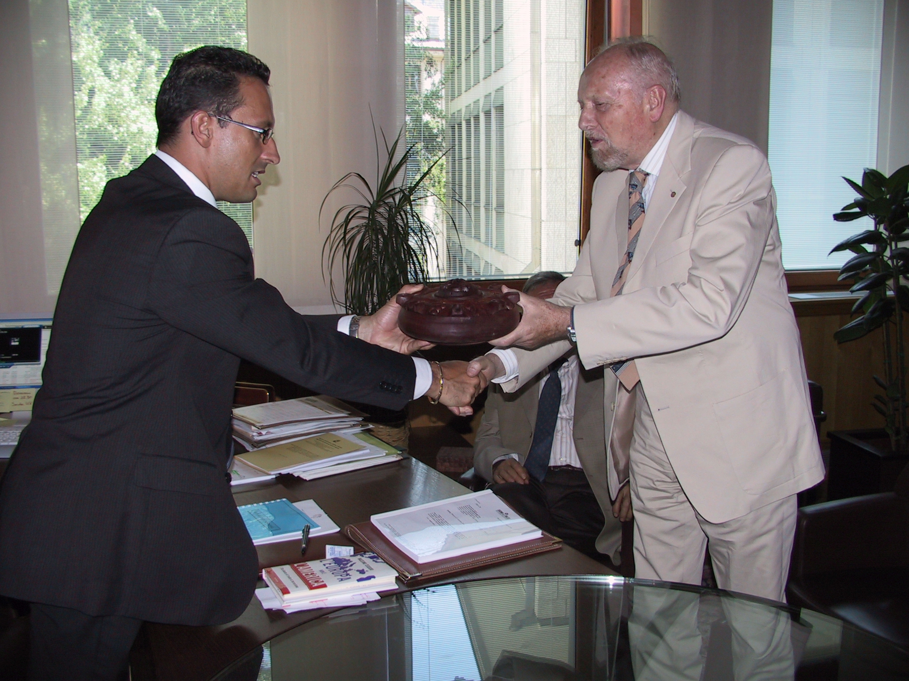 VISITE DU CONSUL GENERAL HONORAIRE DU HONDURAS M. LUIGI VIGLINO