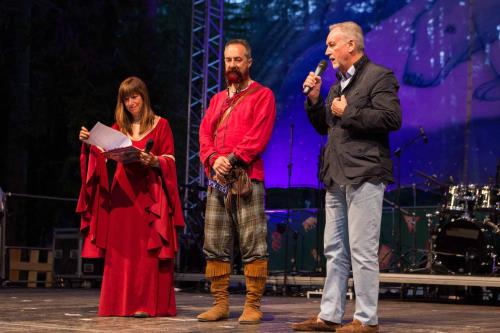 Les salutations du Président du Conseil, Andrea Rosset. Avec lui, les organisateurs Laura Plati et Riccardo Taraglio