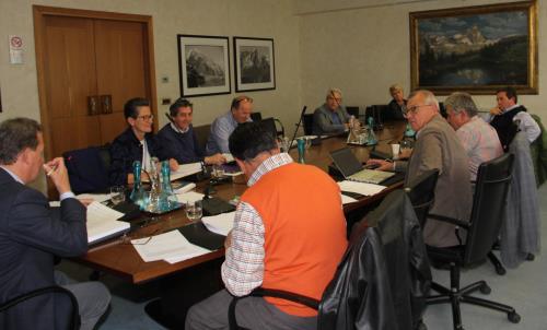 Les Commissaires lors de la réunion