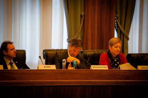 La Présidente du Parlement du Jura avec les délégués André Burri (à gauche) et Claude Schluchter (au centre)