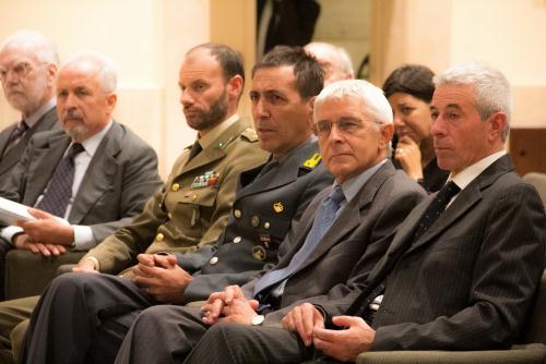 Le Préfet de police d'Aoste, Maurizio Celia, parmi le public