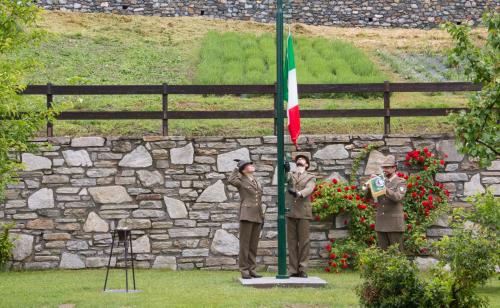 Le moment de lever le drapeau