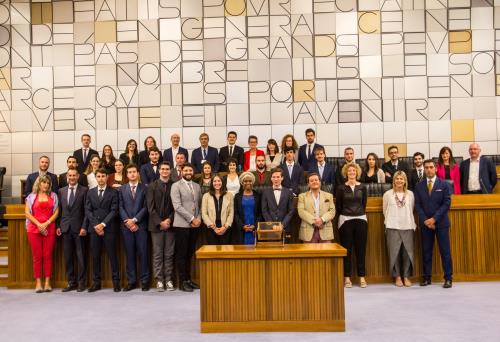 Les Conseillers dans la salle du Conseil