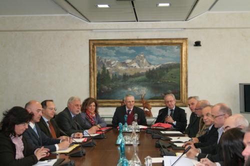 Le Président de la section de contrôle de la Cour des Comptes, Gaetano D�Auria (au centre), accompagné par les Conseillers de la section Michele Cosentino, Clemente Forte, Adriano Del Col, Flavio Curto et Simonetta Biondo