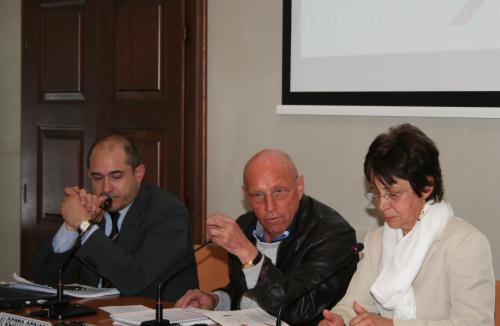 Le Président du Conseil Alberto Cerise introduit la présentation du Rapport