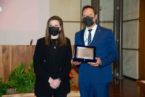 Un moment de la cérémonie avec le Conseiller Secrétaire du Conseil de la Vallée, Luca Distort