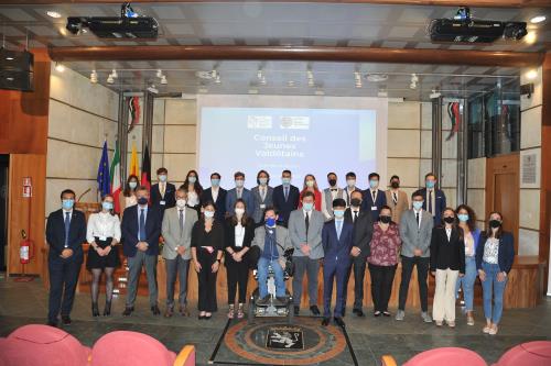 Remise des attestations aux participants dans la Salle M. I. Viglino du Palais régional