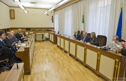 Le dialogue entre les membres de la Commission spéciale régionale et le Président de la Commission parlementaire