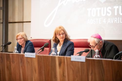 Giovanna Chirri, Alessandra Ferraro et Mgr Alberto-Maria Careggio