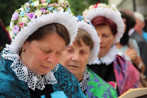 Una gabençoise avec son costume traditionnel