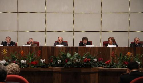 Les intervenants au cours de la conférence