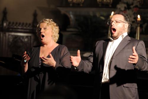Le deux chanteurs d'opéra lors de l'exhibition