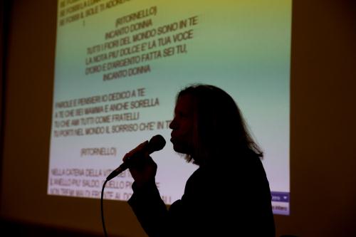 Carlo Benvenuto, musicien professioniste, enrichit la soirée avec son exhibition