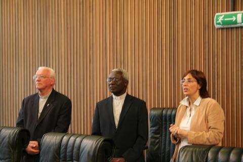 La visite dans la salle réunion du Conseil