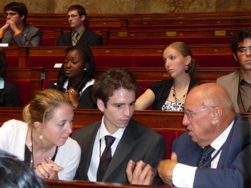 Les deux jeunes avec le Président Alberto Cerise