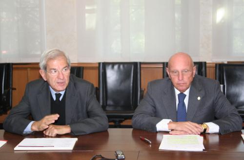 Conférence de presse du 1er octobre: les Président du Conseil, Alberto Cerise, e de l'Association "Italiadecide", Luciano Violante, présentent l'évènement aux journalistes