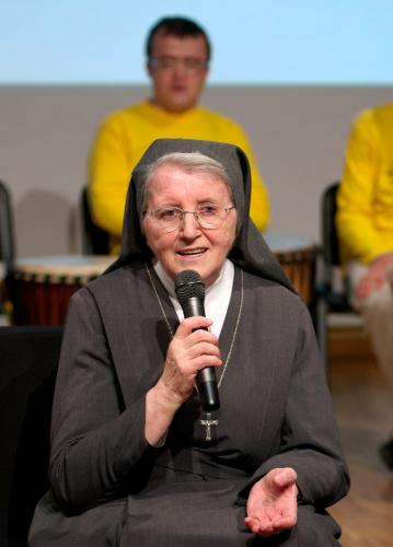 Soeur Anna Maria Scarzello s'est engagé en faveur de l'éducation à la paix et le respect des droits de l'homme dans un pays difficile comme la Syrie