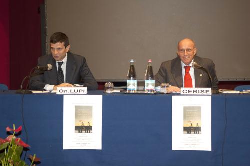 Un instant de la conférence de présentation avec le Vice-Président de la Chambre des députés Maurizio Lupi et le Président du Conseil Alberto Cerise