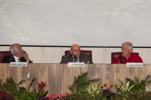 Le Président du Conseil Alberto Cerise à côté de Umberto Pelazza (à gauche) et de Sergio Gaioni (à droite)