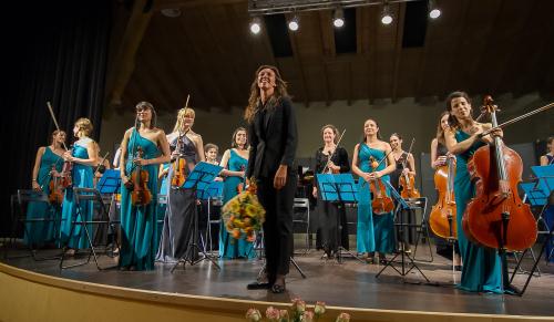 Les artistes reçoivent les applaudissements