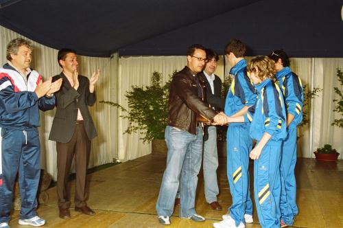 Le Président du Conseil, Ego Perron, avec des jeunes participants