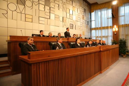 L'intervention du Président du Conseil, Ego Perron