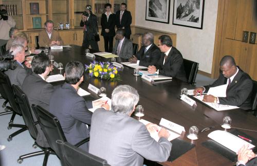 La rencontre dans la salle réunions des commissions du Conseil