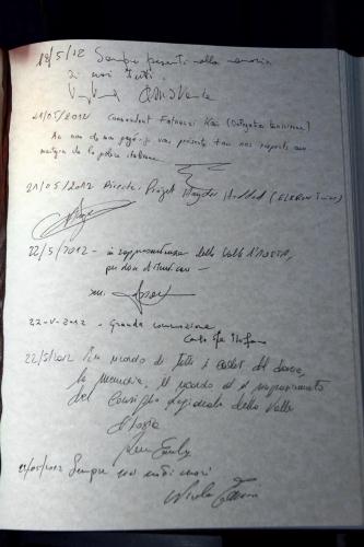 Cahiers des messages dans le Sacrarium de lInstitut supérieur de la Police dEtat 