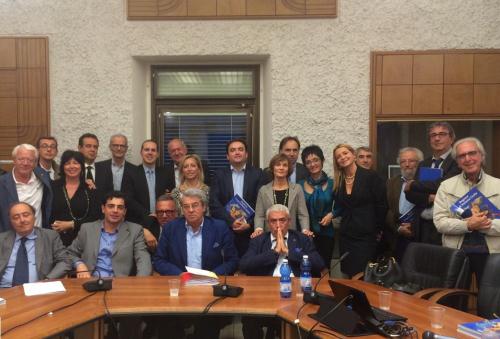 Les présidents des sections régionales réunis à Trieste. Sur la gauche, le Président du CoReCom Vallée d'Aoste, Enrica Ferri