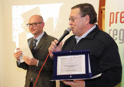 Livraison d'un prix à l'Association valdôtaine bénévolat pénitentiaire pour le projet "Laboratorio di apicultura"