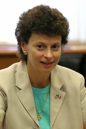 Le Consul américain, Deborah E. Graze