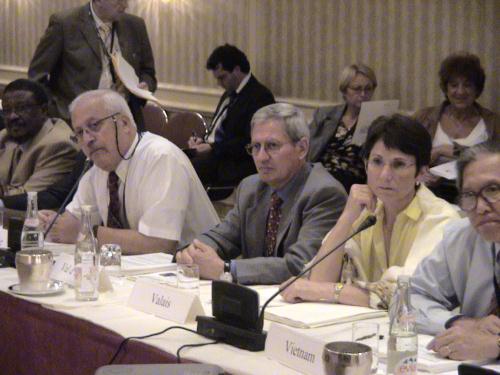 Le Conseiller Giulio Fiou (au centre)