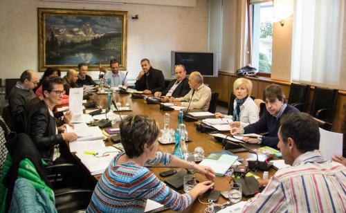 Le Conseiller Claudio Restano préside la réunion