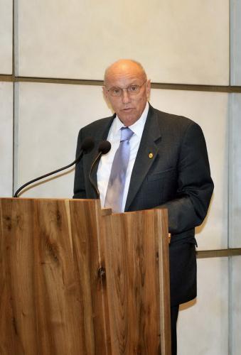 Le Président du Conseil Alberto Cerise pendant le discours d'ouverture