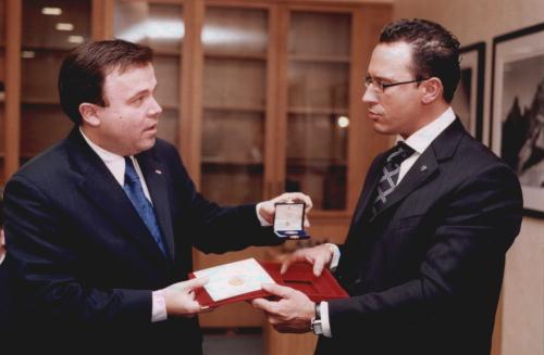 Stéphane Valéri (à gauche), Président du Conseil national de la Principauté de Monaco, et Ego Perron (à droite), Président du Conseil de la Vallée