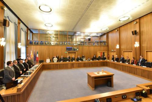 Une minute de silence pour Geoffrey Dieudonné, premier conseiller de direction auprès du Parlement de la Fédération Wallonie-Bruxelles, décédé dramatiquement dans l'attentat de Bamako le 20 novembre 2015