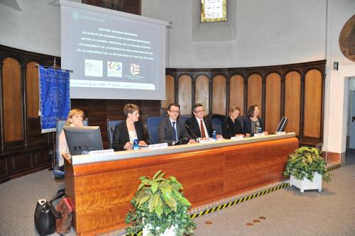 La rencontre avec le Directeur général de l'Université de la Vallée d'Aoste, Franco Vietti (au centre)