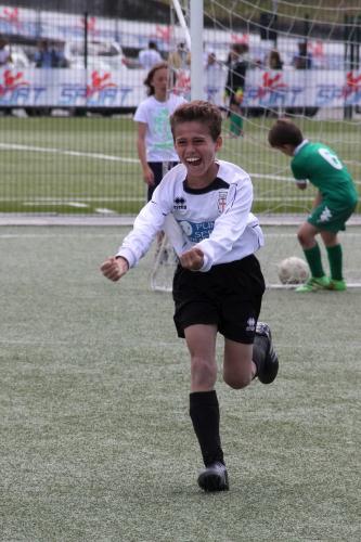 Un jeune joueur de foot