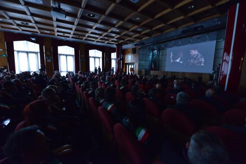 La projection du court-métrage "La Reconstitution. La vèille di gran dzô", réalisé par Alessandro Stevanon