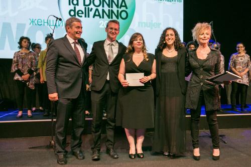 La remise du prix à l'entrepreneuse Alessandra Farris, "Premio popolarità"